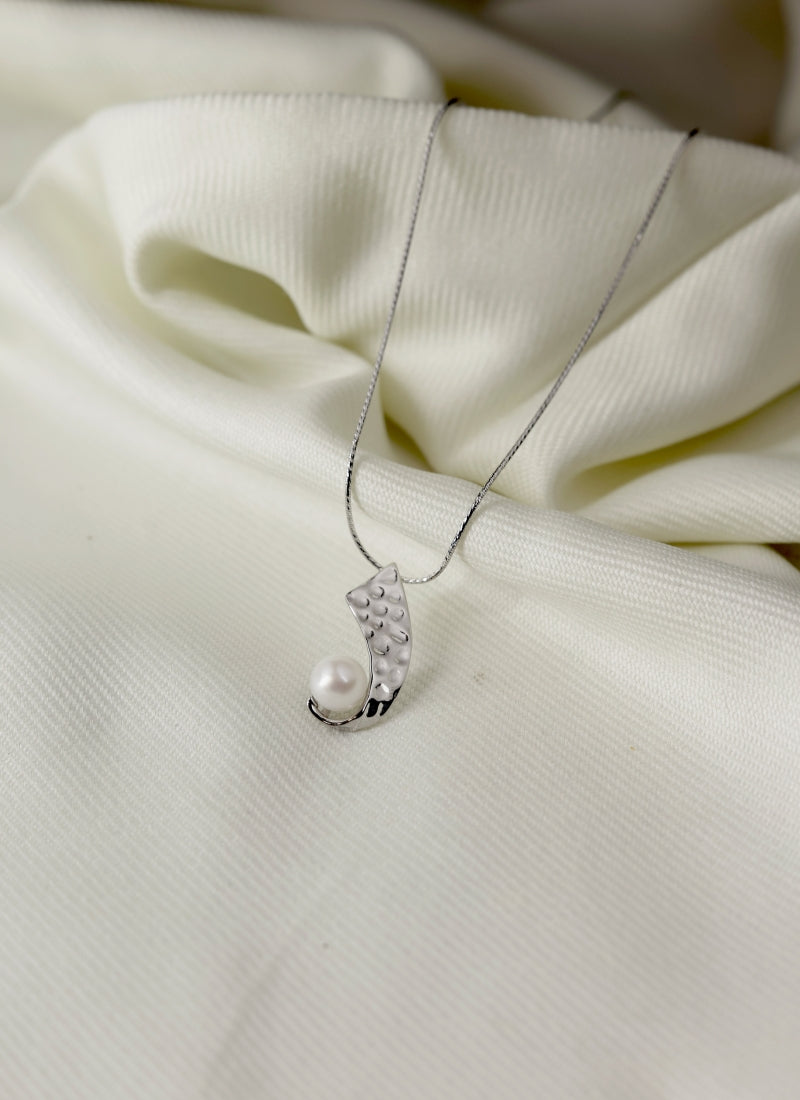 Luna Curve Pearl Necklace Set