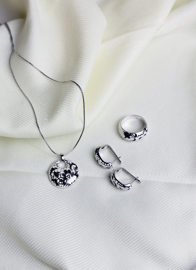 Luna Curve Pearl Necklace Set